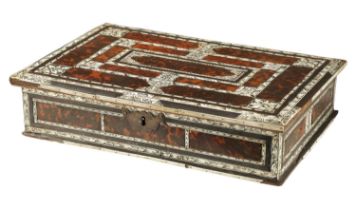 A 17TH CENTURY ANGLO PORTUGUESE TORTOISESHELL AND IVORY PANELLED LACE BOX