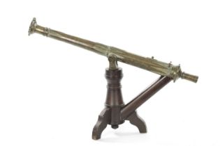 A 17TH/18TH CENTURY SOUTH EAST ASIAN CAST BRONZE LANTAKA SWIVEL GUN