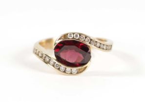 A .375 HALLMARKED YELLOW GOLD AND GARNET SET DRESS RING