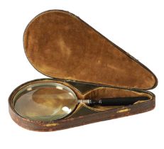 A GOOD 19TH CENTURY CASED LIBRARY MAGNIFYING GLASS
