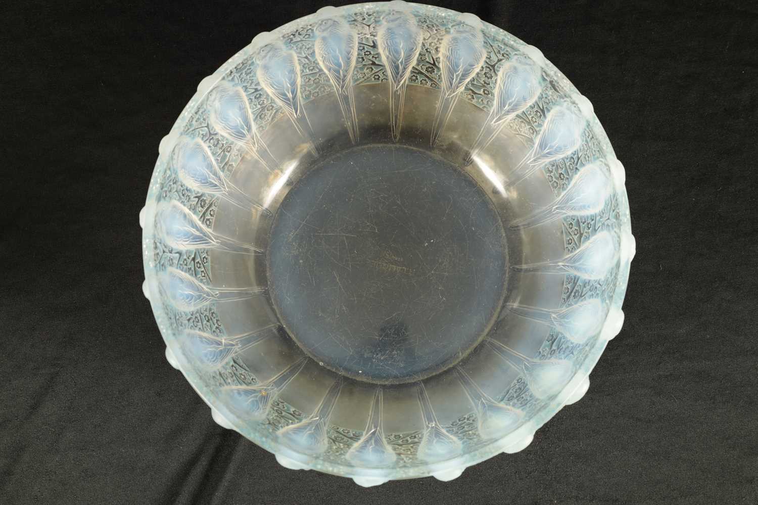 A RENE LALIQUE OPALESCENT BLUE STAINED 'PERRUCHES' BOWL - Image 6 of 10
