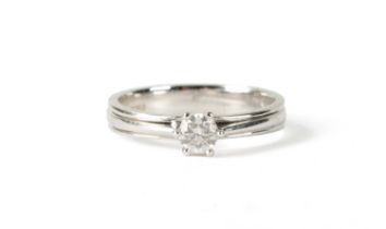 A 0.31CT DIAMOND AND 18CT WHITE GOLD SOLITAIRE RING