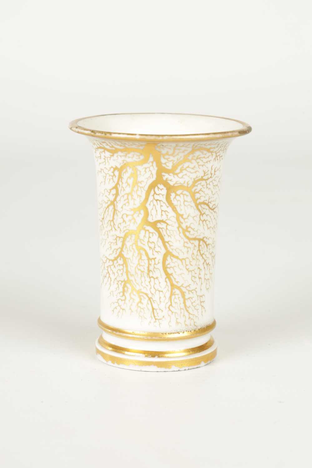 AN EARLY 19TH CENTURY ‘BARR FLIGHT & BARR WORCESTER’ CYLINDRICAL CABINET VASE WITH FLARED RIM - Image 4 of 6