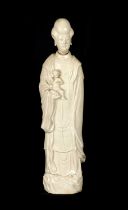 A 19TH CENTURY CHINESE ‘BLANC DI CHINE’ STANDING FIGURE OF A GUAN