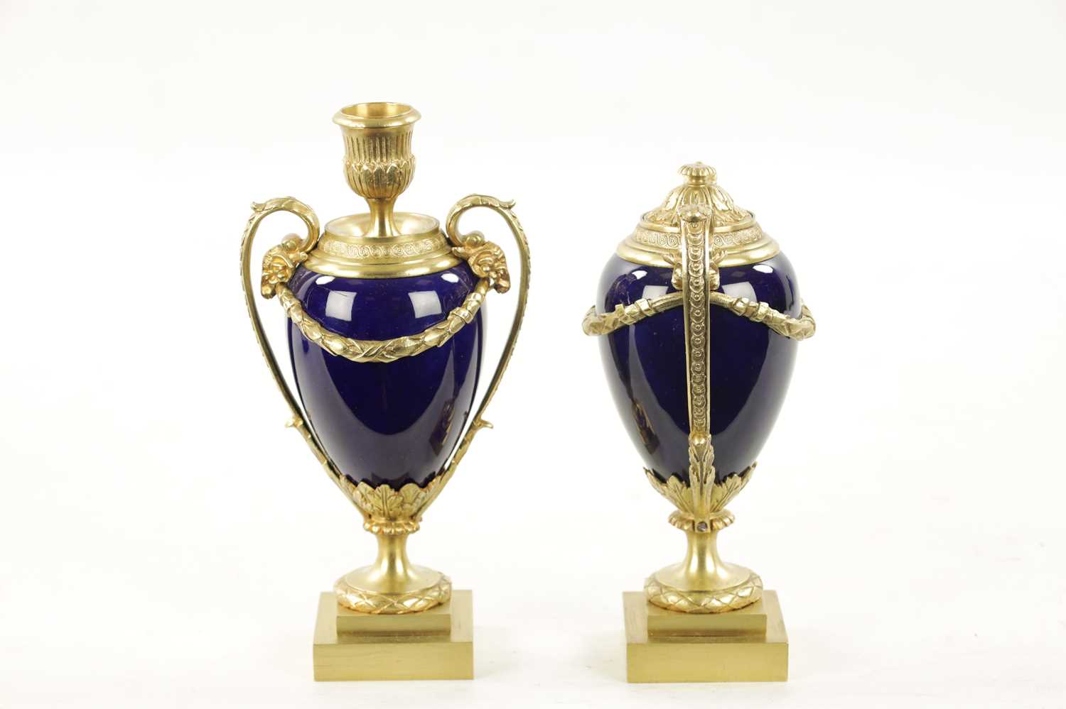 A PAIR OF REGENCY ORMOLU AND PORCELAIN CASSOLETTES IN THE MANNER OF MATTHEW BOLTON - Image 6 of 8