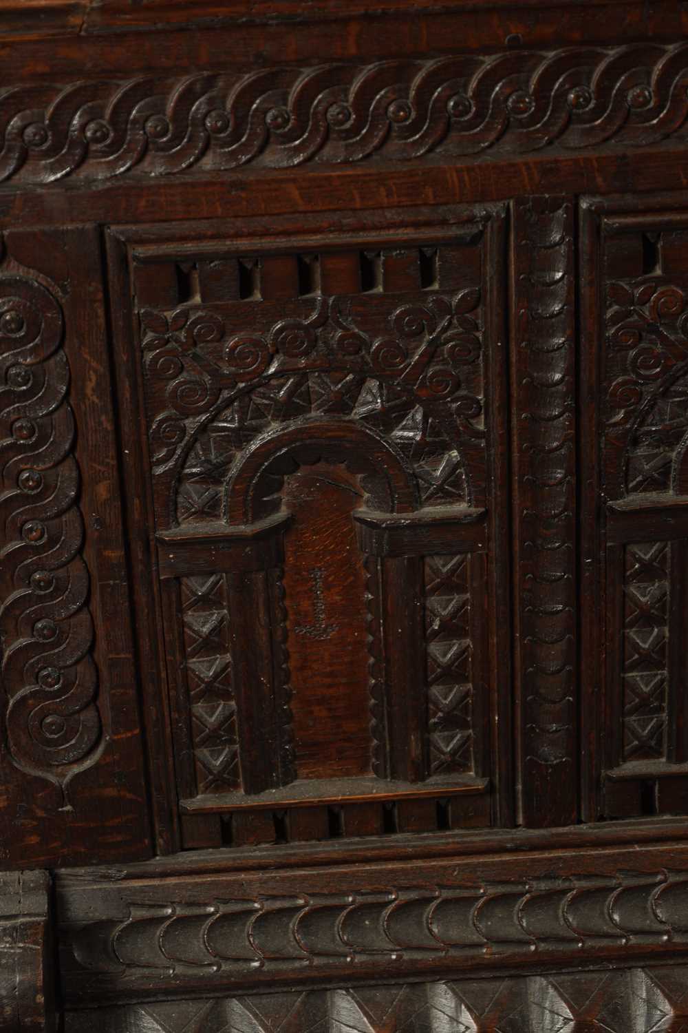 AN EARLY 18TH CENTURY FLEMISH OAK KIST DATED 1718 - Image 2 of 10