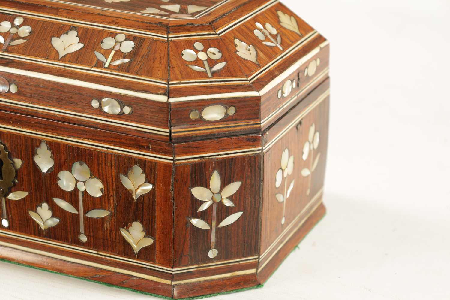 AN EARLY 18TH CENTURY SOUTH AMERICAN MOTHER OF PEARL INLAID BOX - Image 4 of 9