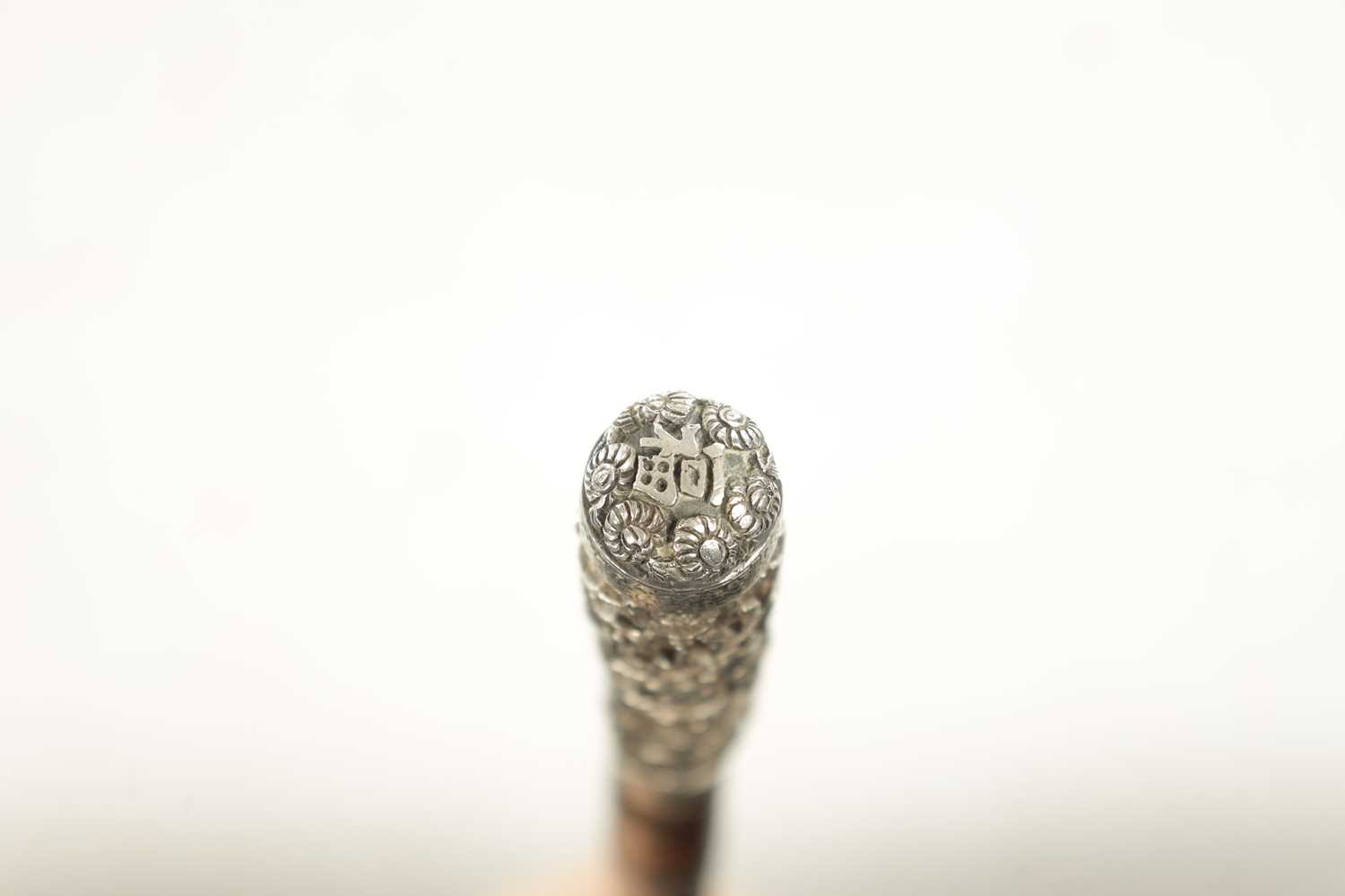 A LATE 19TH CENTURY CHINESE SILVER WALKING STICK - Image 3 of 5