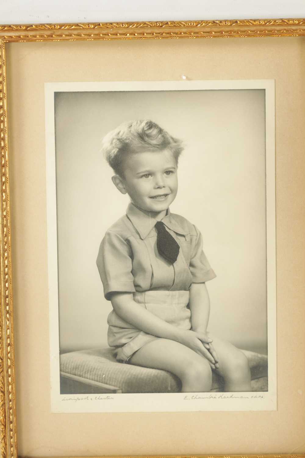 A 20TH CENTURY POTTERY BUST OF ALFRED FRANCES OBE AS A CHILD - Image 4 of 7