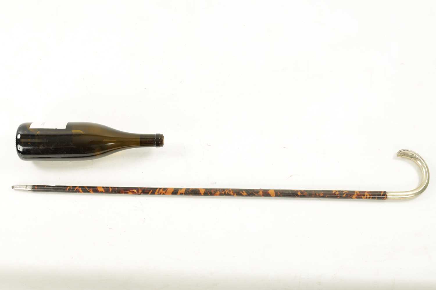 A 19TH CENTURY TORTOISESHELL VENEERED AND SILVER TOPPED WALKING STICK - Image 4 of 5