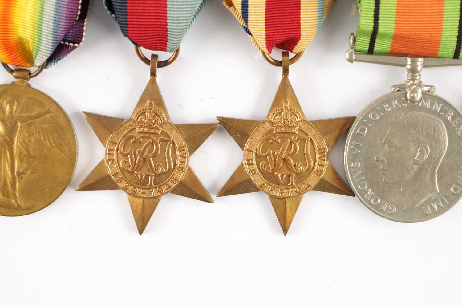 A GROUP OF SIX WW1 AND WW2 WAR MEDALS - Image 2 of 9