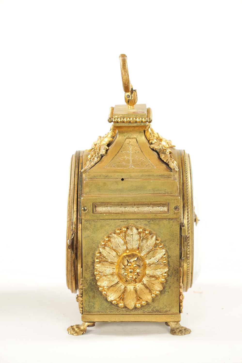 AN EARLY 19TH CENTURY ORMOLU PENDULE D’OFFICIER QUARTER CHIMING MANTEL CLOCK - Image 8 of 8