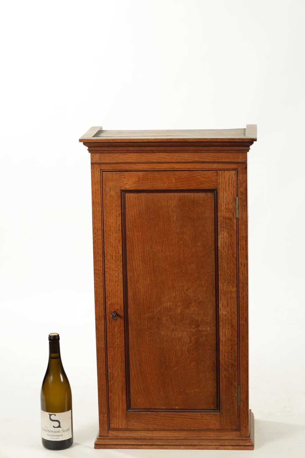 AN EARLY 19TH CENTURY OAK TABLE CABINET - Image 2 of 14