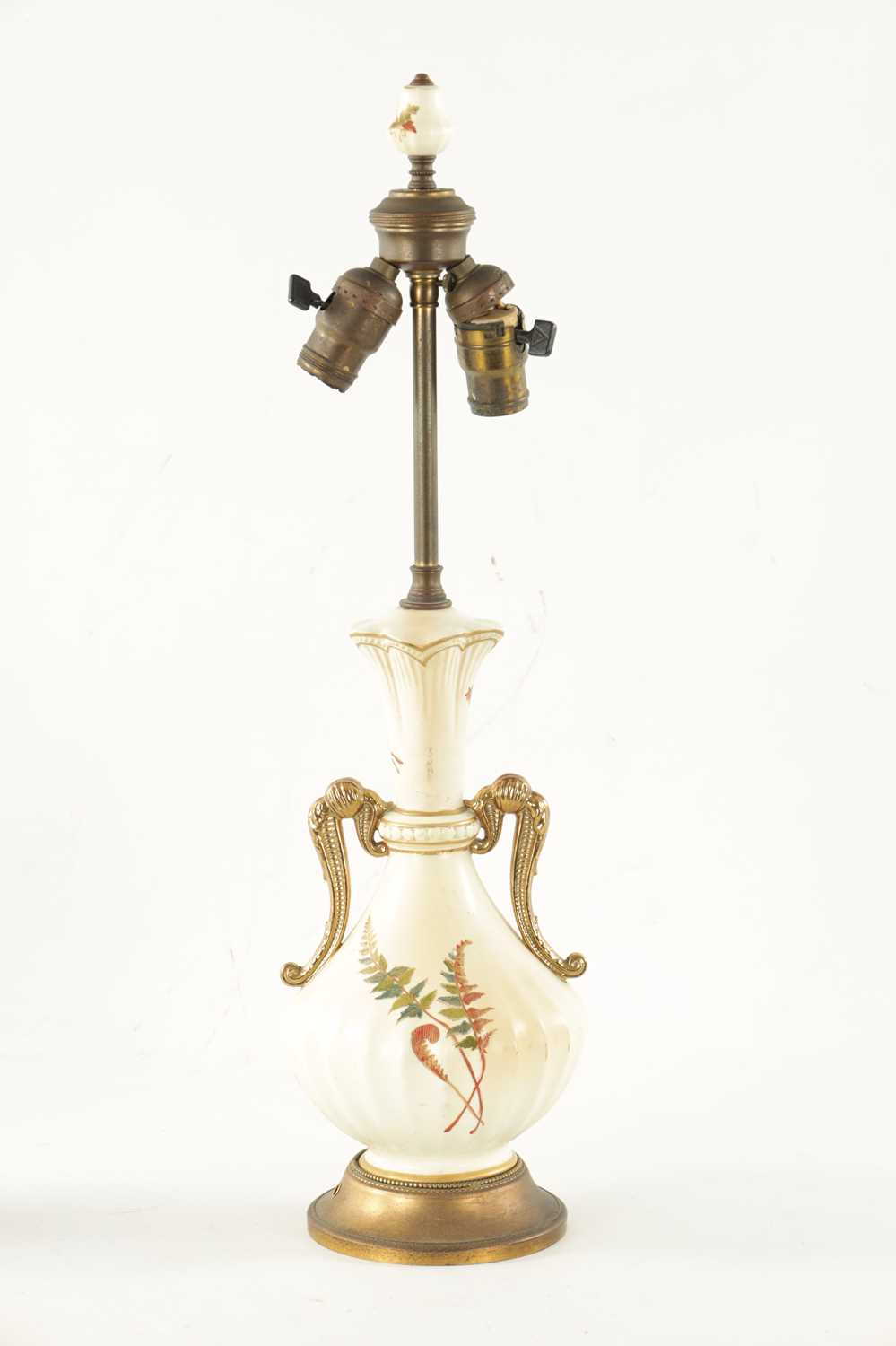AN EARLY 20TH CENTURY BLUSH ROYAL WORCESTER TABLE LAMP - Image 6 of 6