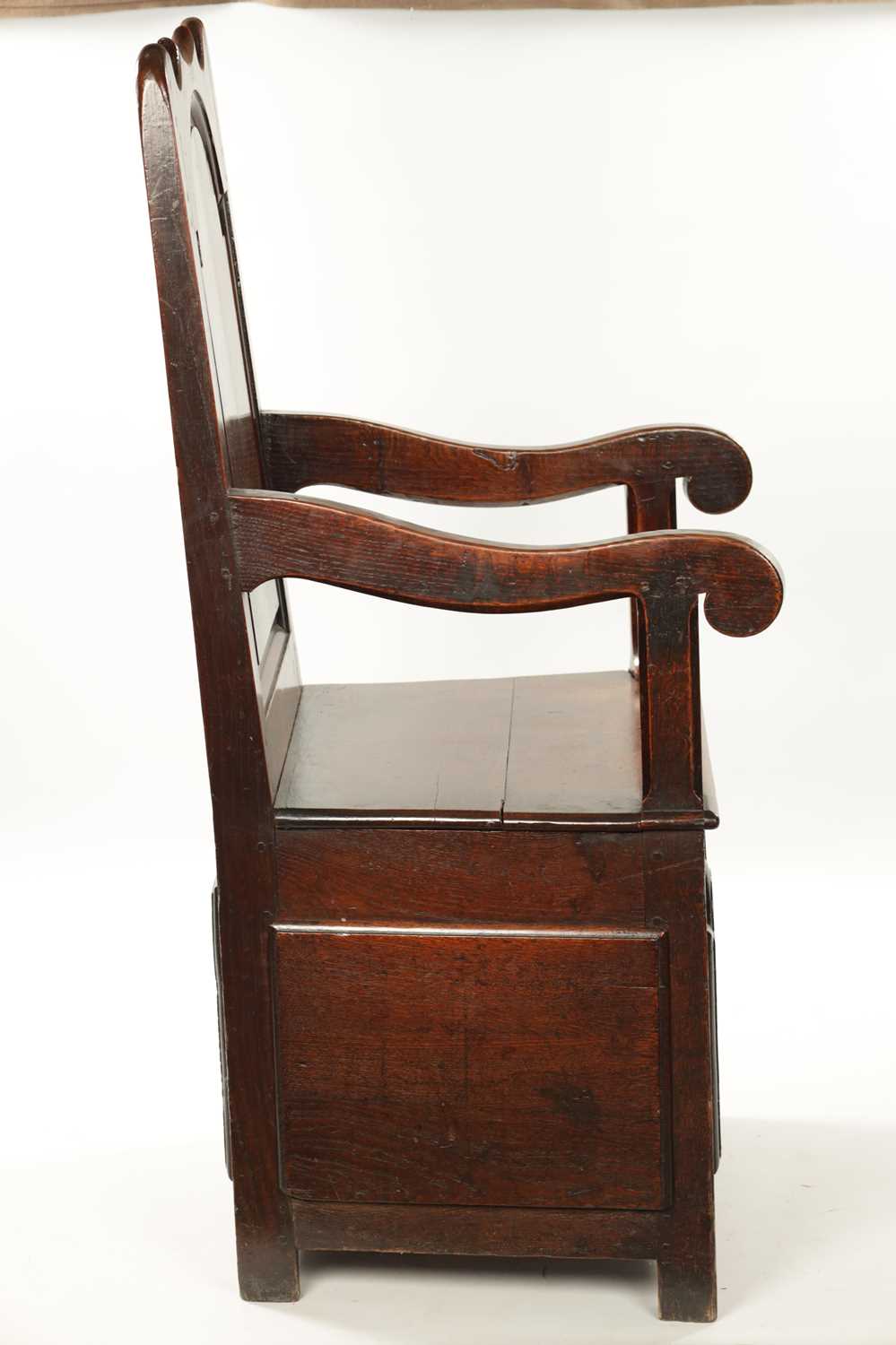 AN EARLY 18TH CENTURY JOINED OAK LAMBING CHAIR - Image 4 of 6