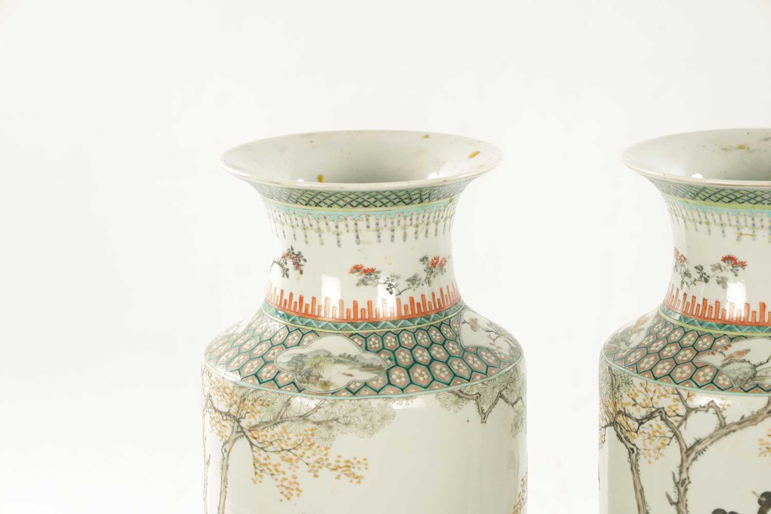 A PAIR OF CHINESE REPUBLIC FAMILLE VERTE CYLINDRICAL VASES - Image 7 of 19