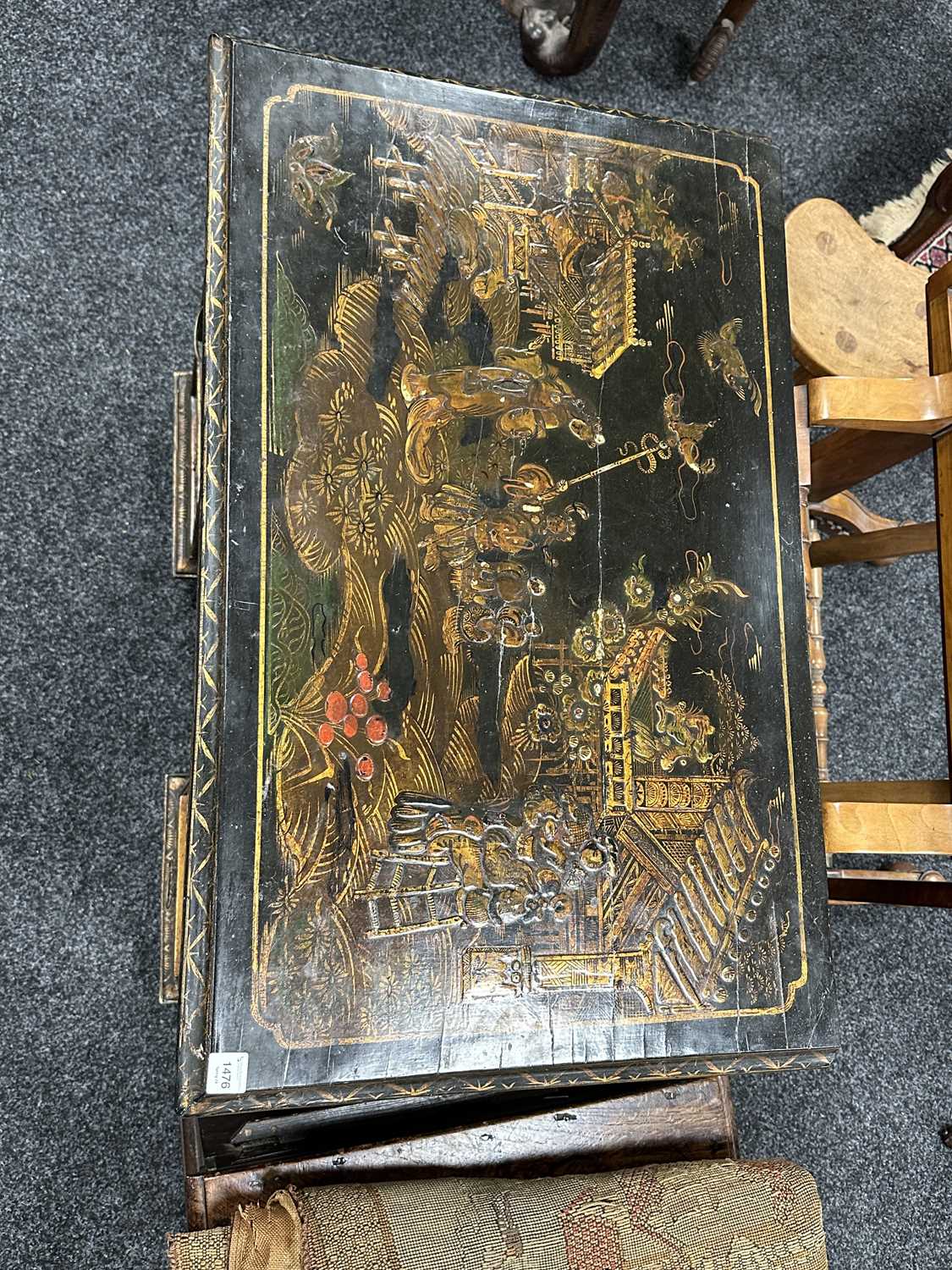 A GOOD QUEEN ANNE CHINOISERIE DECORATED LACQUER WORK KNEEHOLE DESK - Bild 11 aus 15
