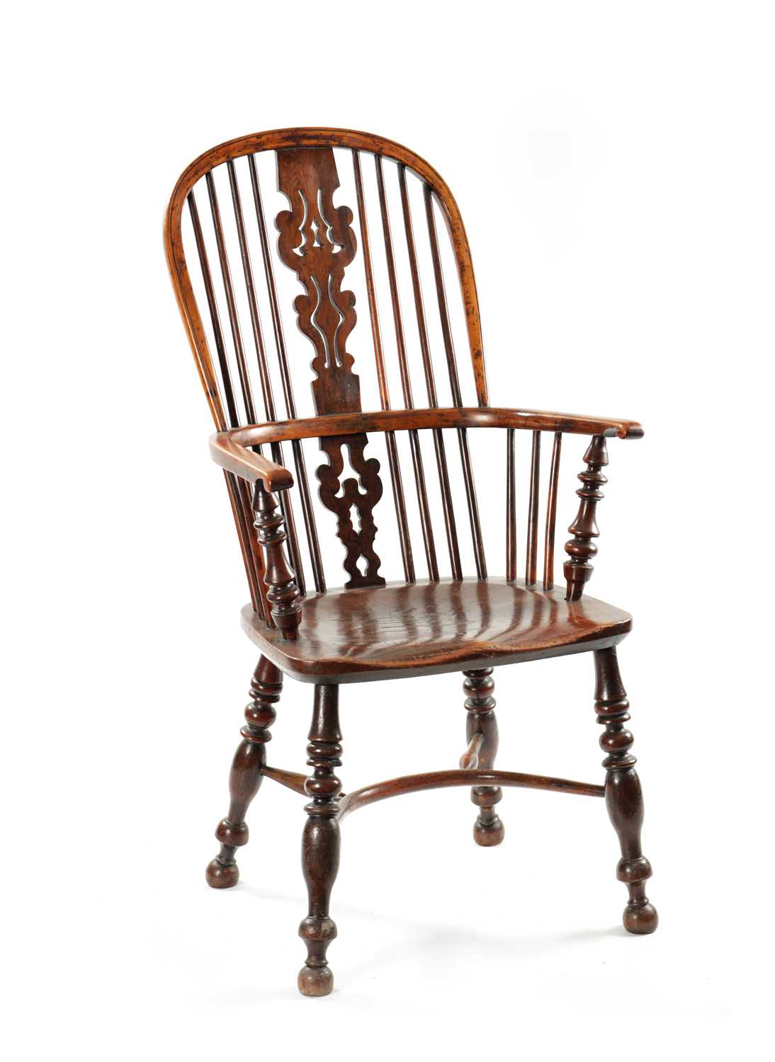 AN EARLY 19TH CENTURY NOTTINGHAMSHIRE YEW-WOOD HIGH BACK WINDSOR CHAIR