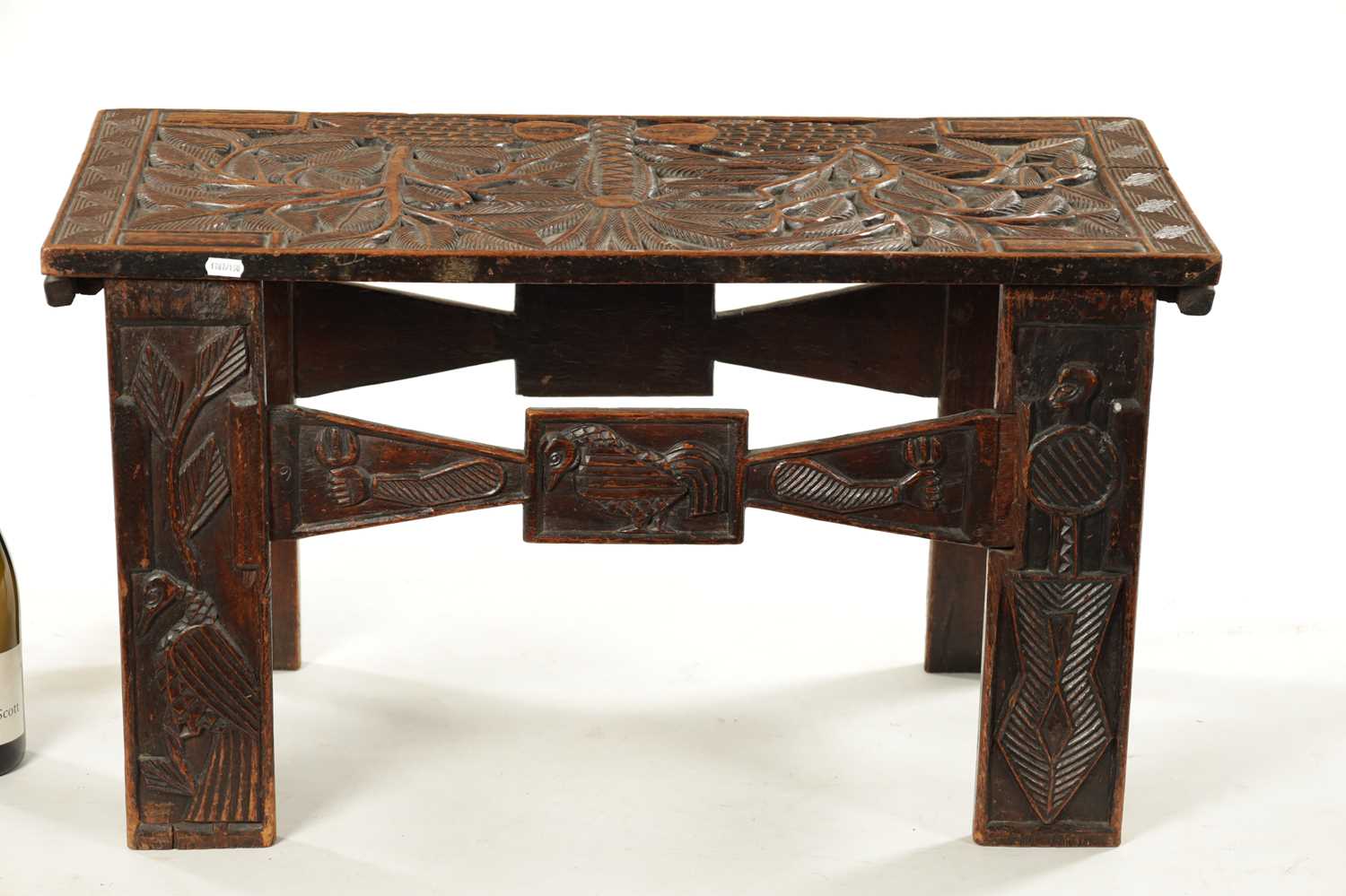 A CARVED HARDWOOD ASHANTI NATIVE OCCASIONAL TABLE - Image 7 of 8