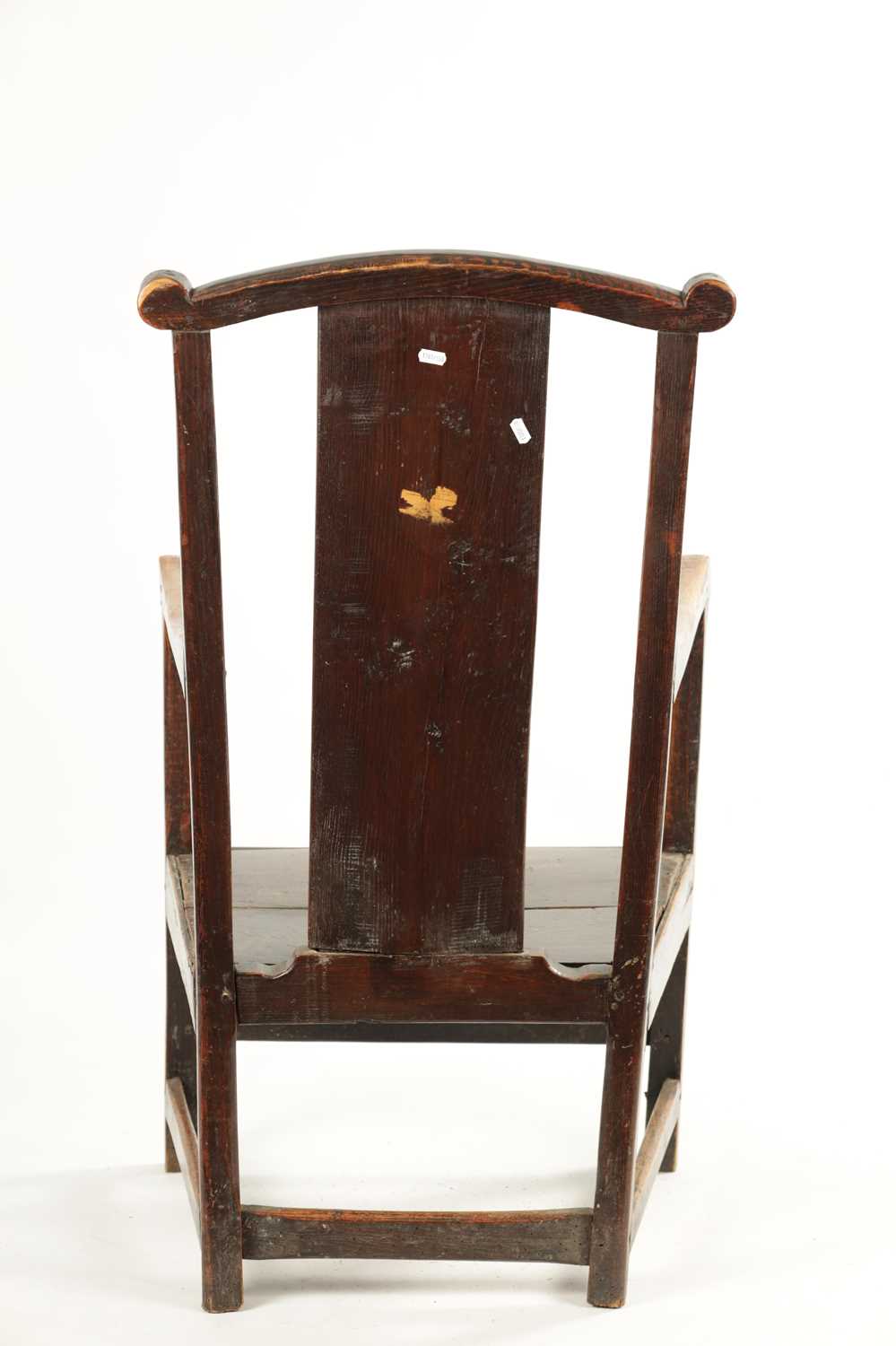 AN 18TH CENTURY PRIMITIVE ASH AND ELM COUNTRY ARMCHAIR - Image 8 of 9