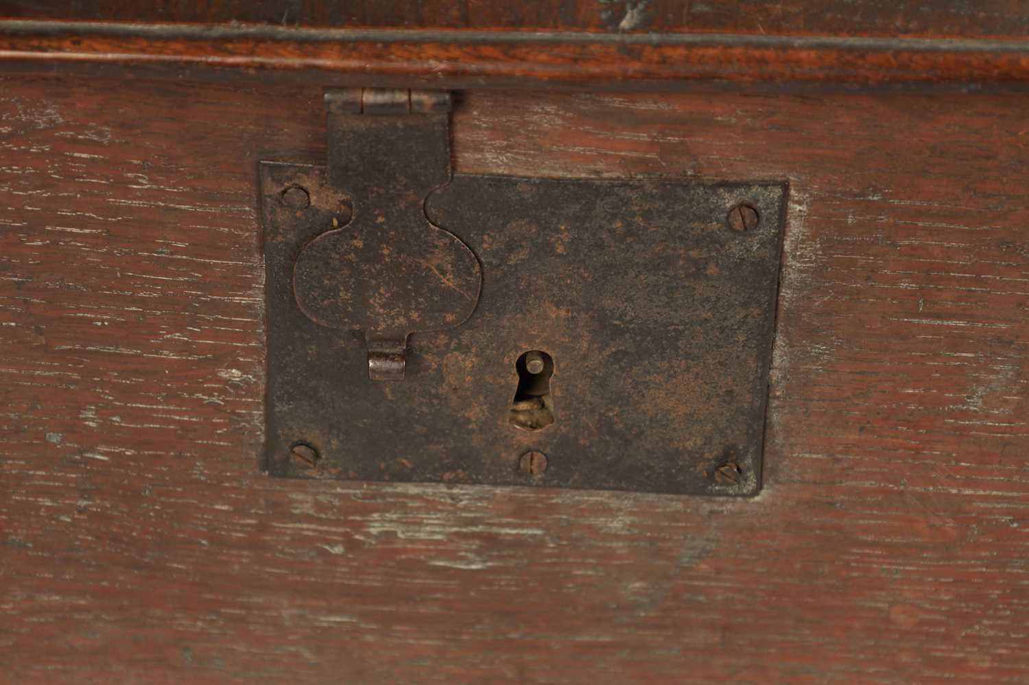 AN 17TH CENTURY SLOPE TOP OAK BIBLE BOX - Image 2 of 7