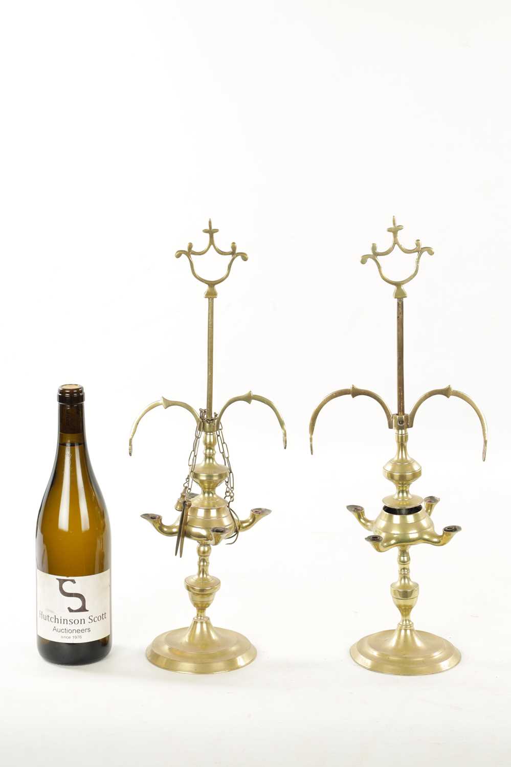 A PAIR OF LATE 19TH CENTURY BRASS OIL LAMPS - Image 2 of 7