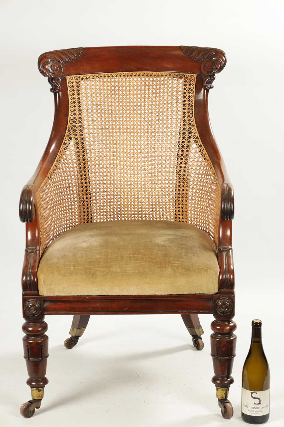 A GOOD WILLIAM V CARVED MAHOGANY BERGERE LIBRARY CHAIR WITH OLD LANCASTER PAPER LABEL - POSSIBLY GIL - Image 5 of 15