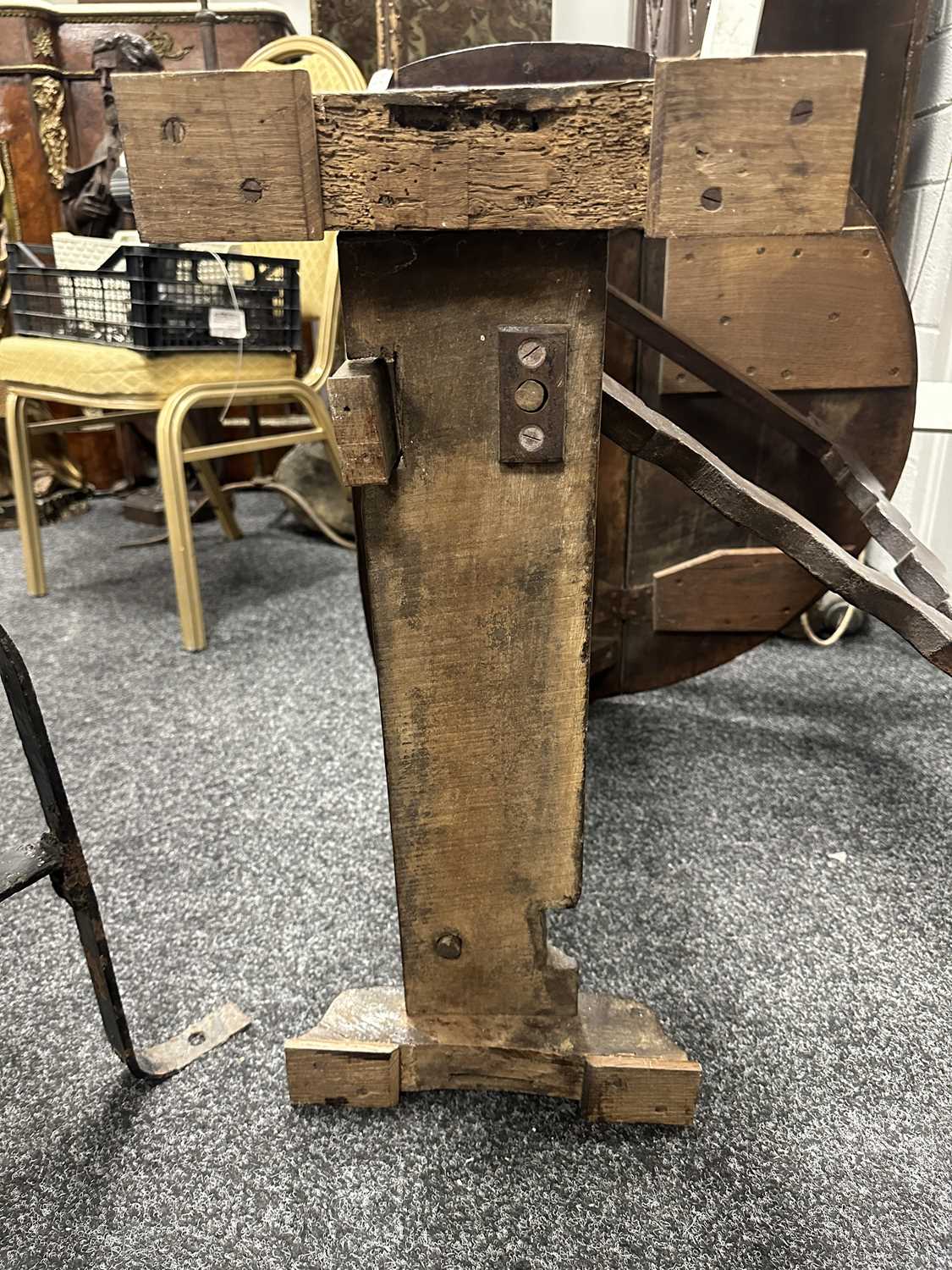 A 17TH CENTURY SMALL OAK GATE LEG TABLE WITH SILHOUETTE LEG - Image 22 of 24