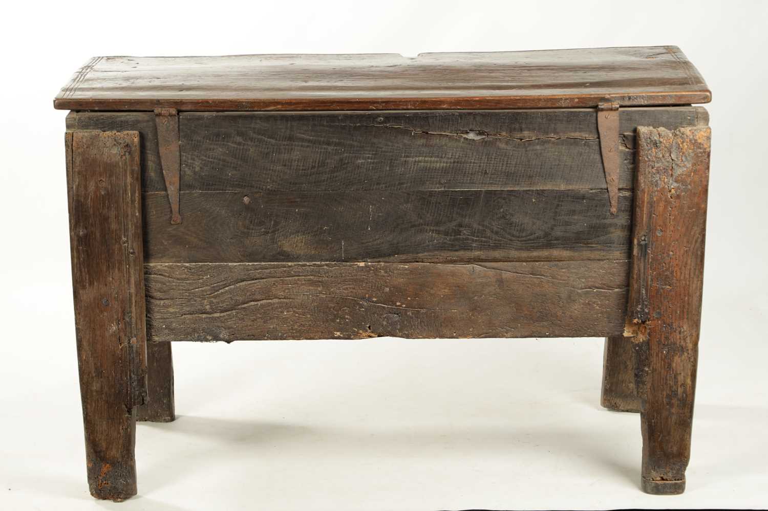 A RARE LATE 16TH CENTURY WELSH OAK BOARDED CHEST - Image 6 of 6