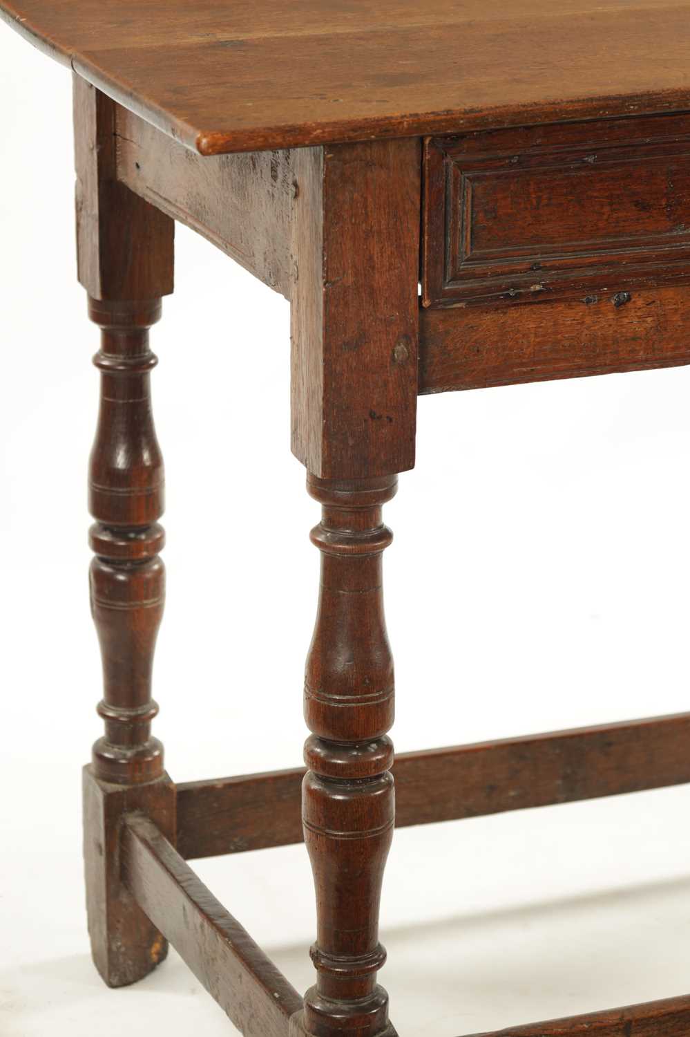 A LATE 17TH CENTURY ELM SIDE TABLE - Image 3 of 8