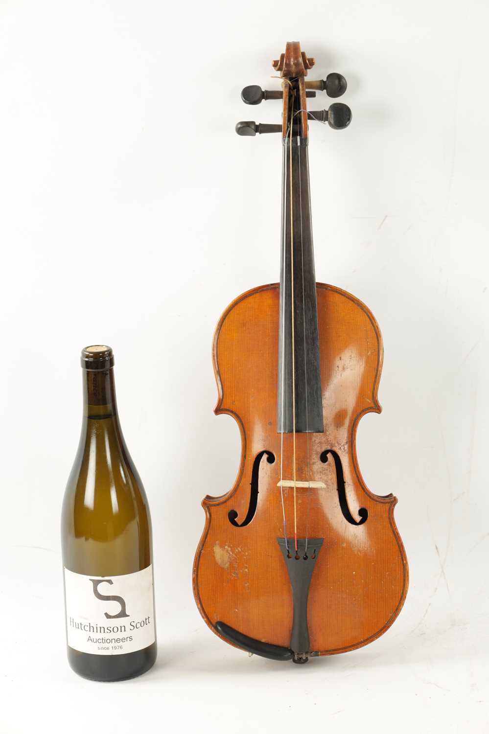 AN OLD CHILDRENS VIOLIN - Image 4 of 5