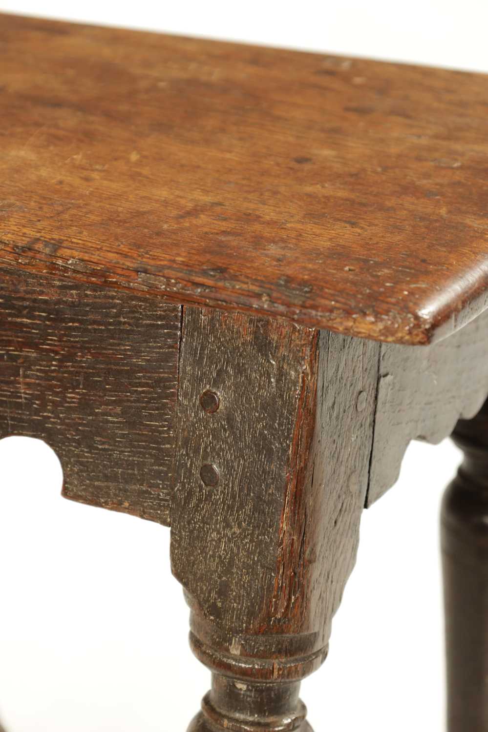 A 17TH CENTURY OAK JOINT STOOL - Bild 4 aus 9