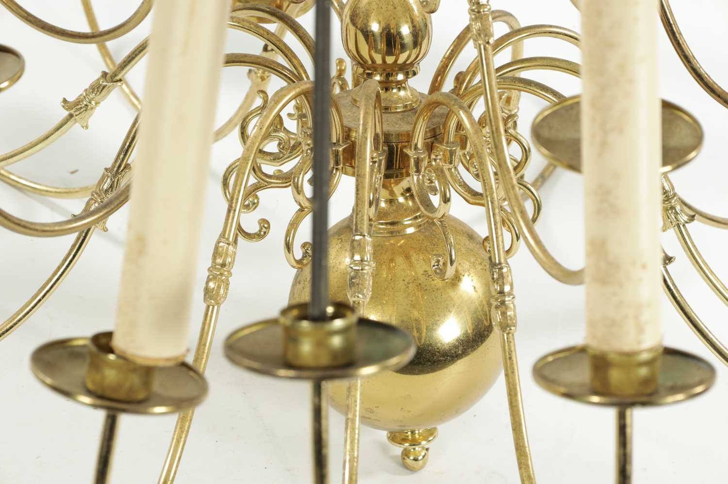 A LARGE 20TH CENTURY BRASS HANGING LIGHT - Image 7 of 7
