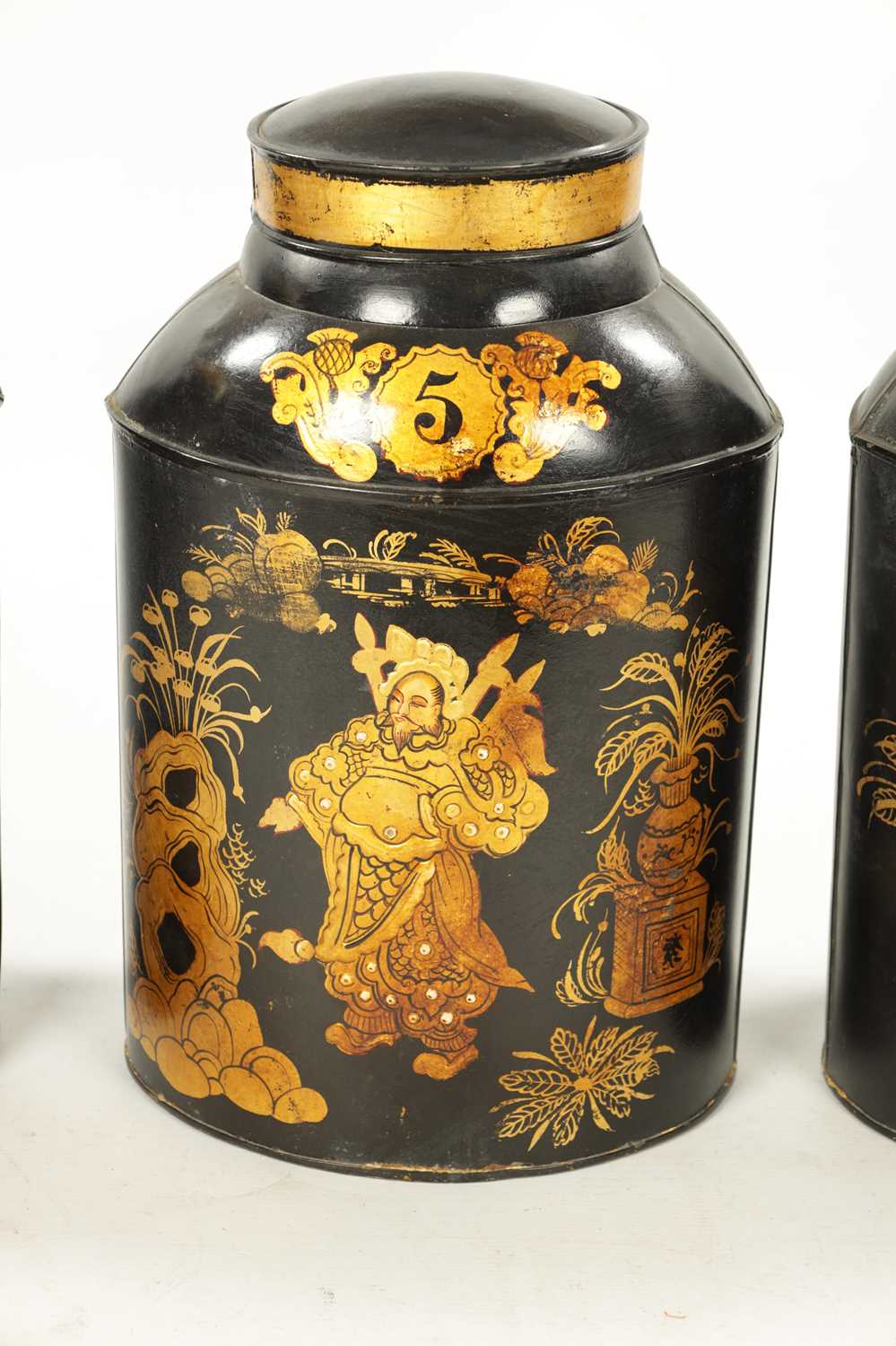A SET OF FOUR 19TH CENTURY CHINOISERIE LACQUERED TOLE TEA CANISTERS - Image 5 of 10