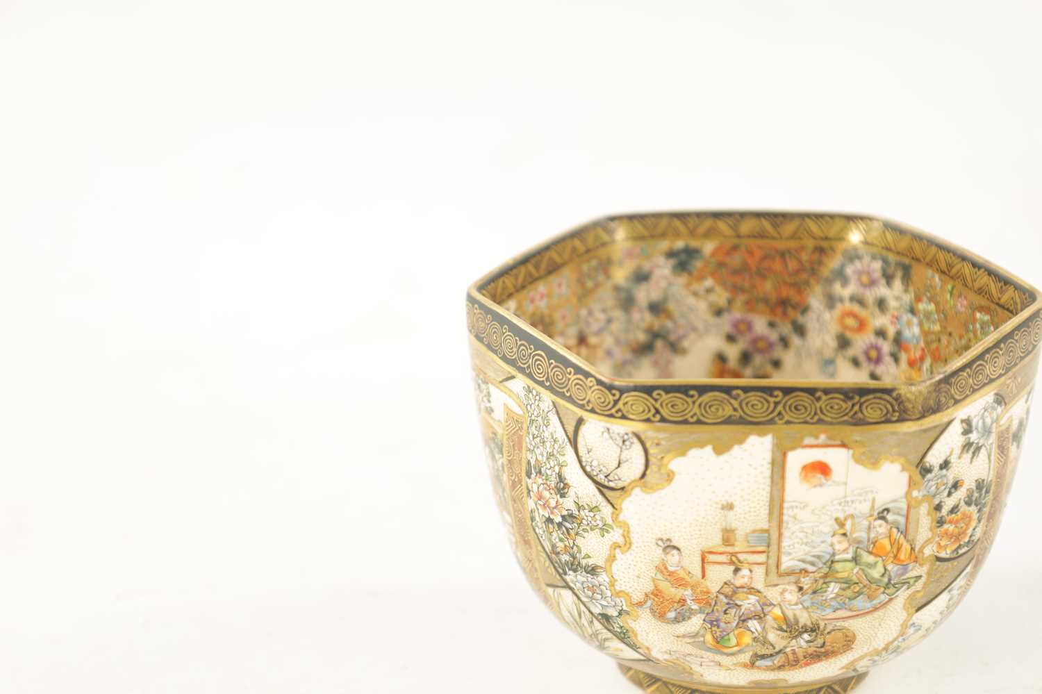 A SMALL MEIJI PERIOD JAPANESE SATSUMA BOWL - Image 4 of 7