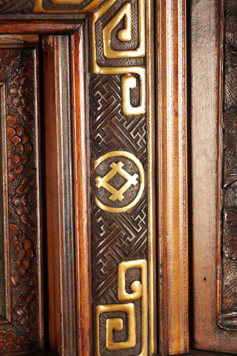 A FINE JAPENESE MEIJI PERIOD CARVED HARDWOOD SHIBIYAMA COLLECTOR’S CABINET - Image 9 of 11