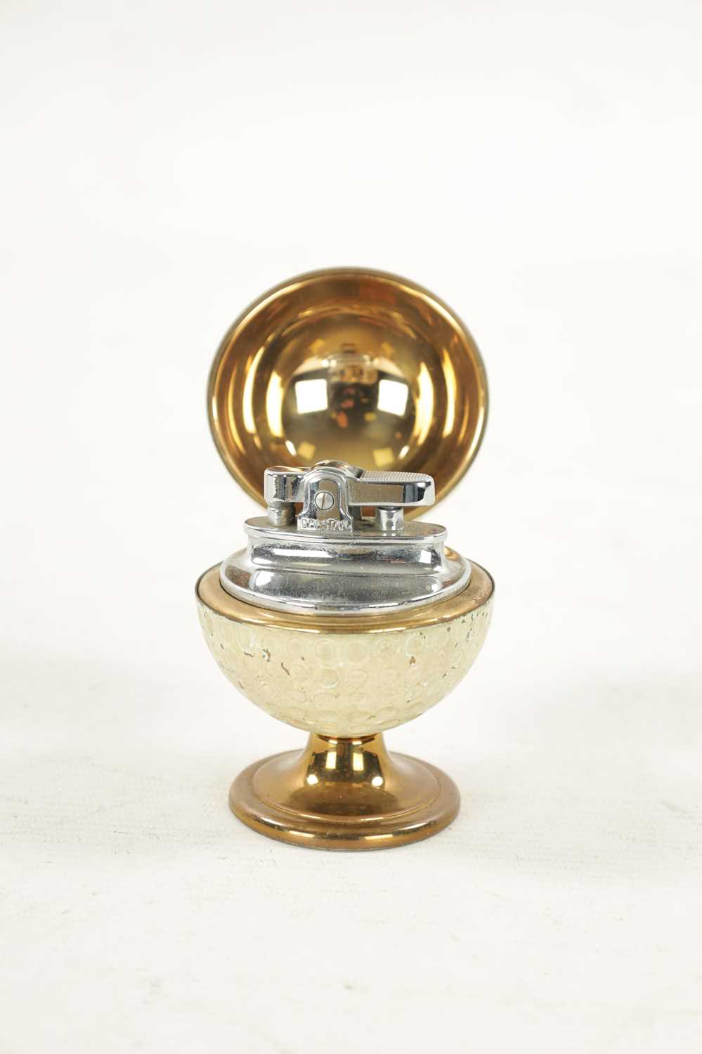 ‘GOLFING INTEREST’ A DESK LIGHTER FORMED AS A GOLF BALL ON STAND - Image 3 of 5