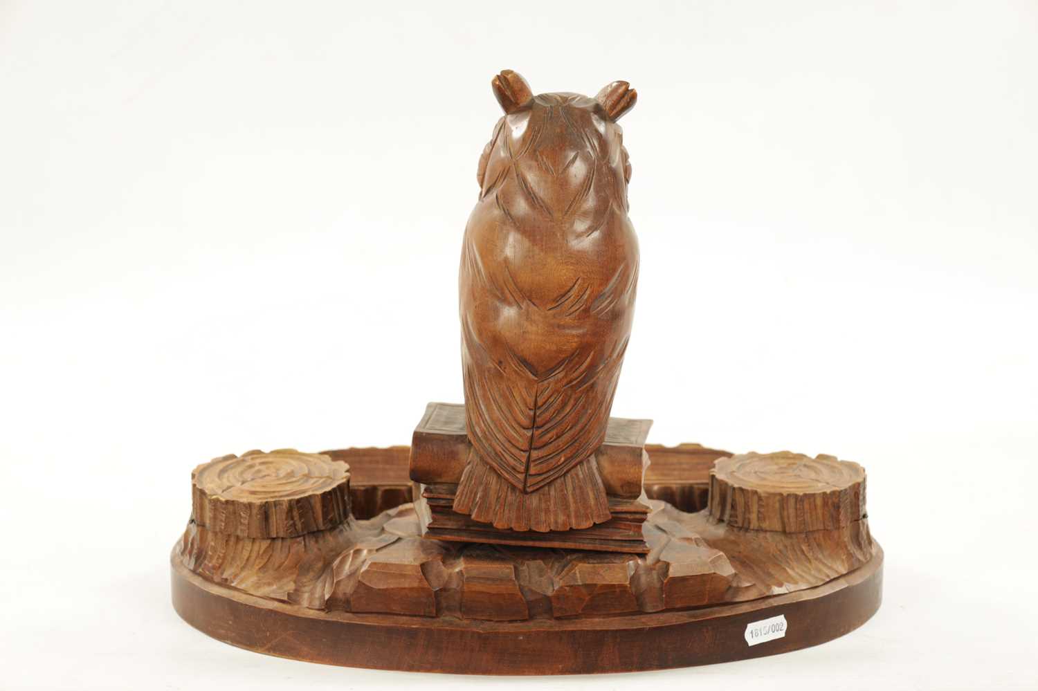 AN EARLY 20TH CENTURY CARVED FRUITWOOD BLACK FOREST INKWELL - Image 7 of 7