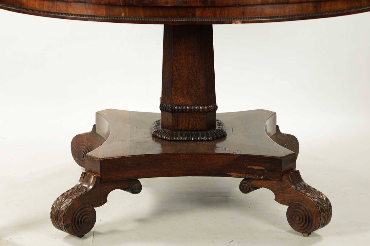 A WILLIAM IV FIGURED ROSEWOOD CENTRE TABLE - Image 4 of 8