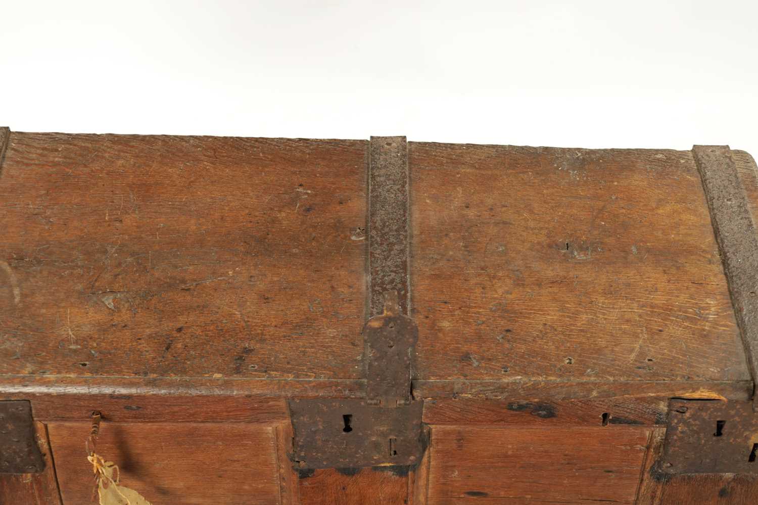 A RARE 16TH / 17TH CENTURY OAK IRON BOUND STRONG BOX/PLANK COFFER - Image 5 of 8