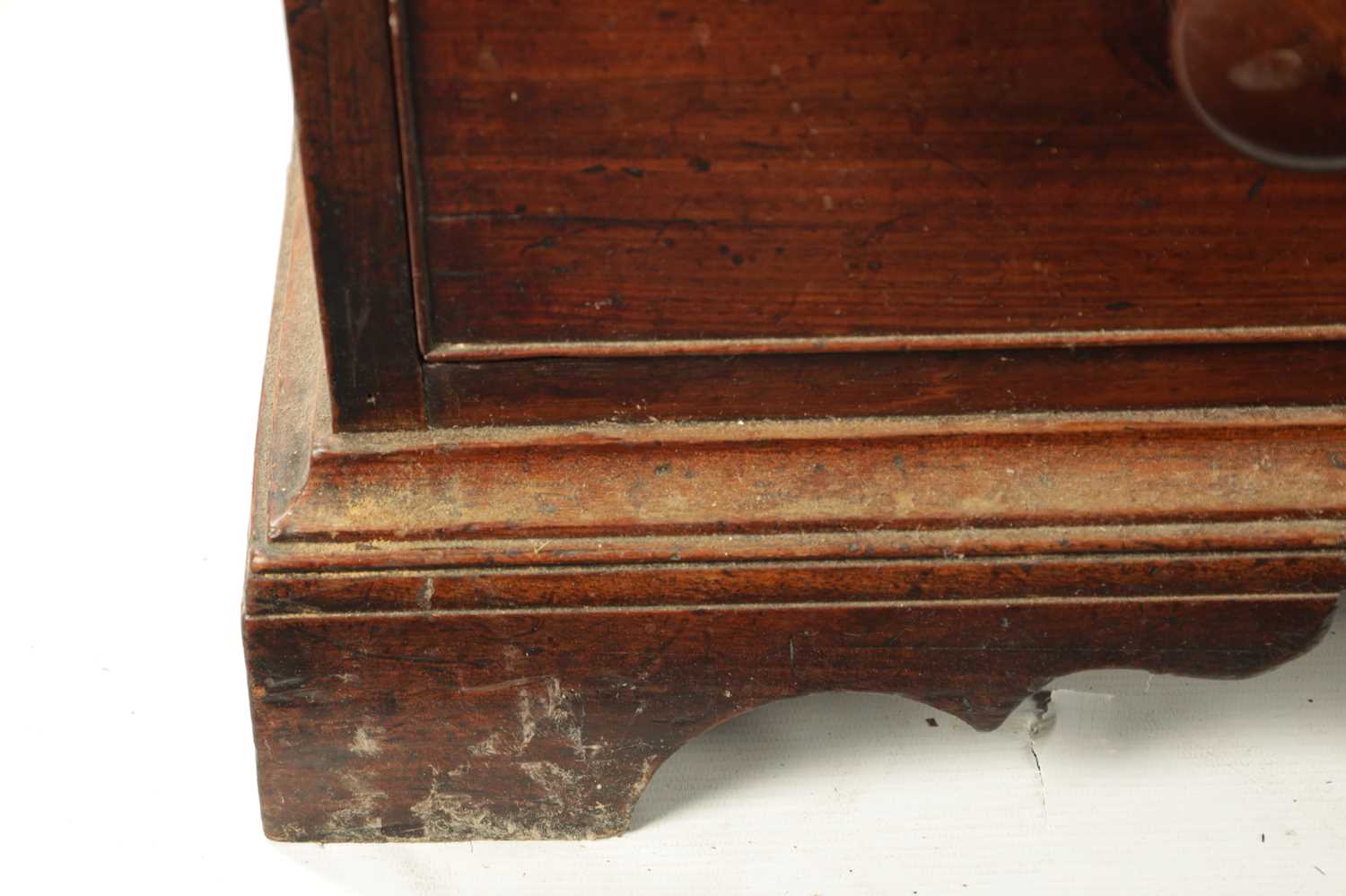 A GEORGE III MAHOGANY BUREAU BOOKCASE - Image 9 of 10