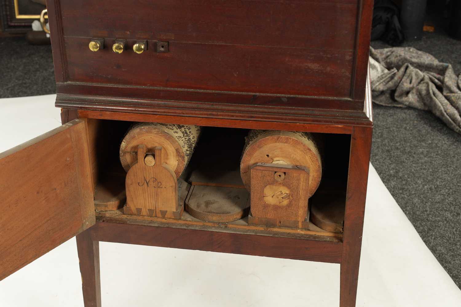 A GEORGE III INLAID SATINWOOD AND MAHOGANY BERREL ORGAN - Image 4 of 6