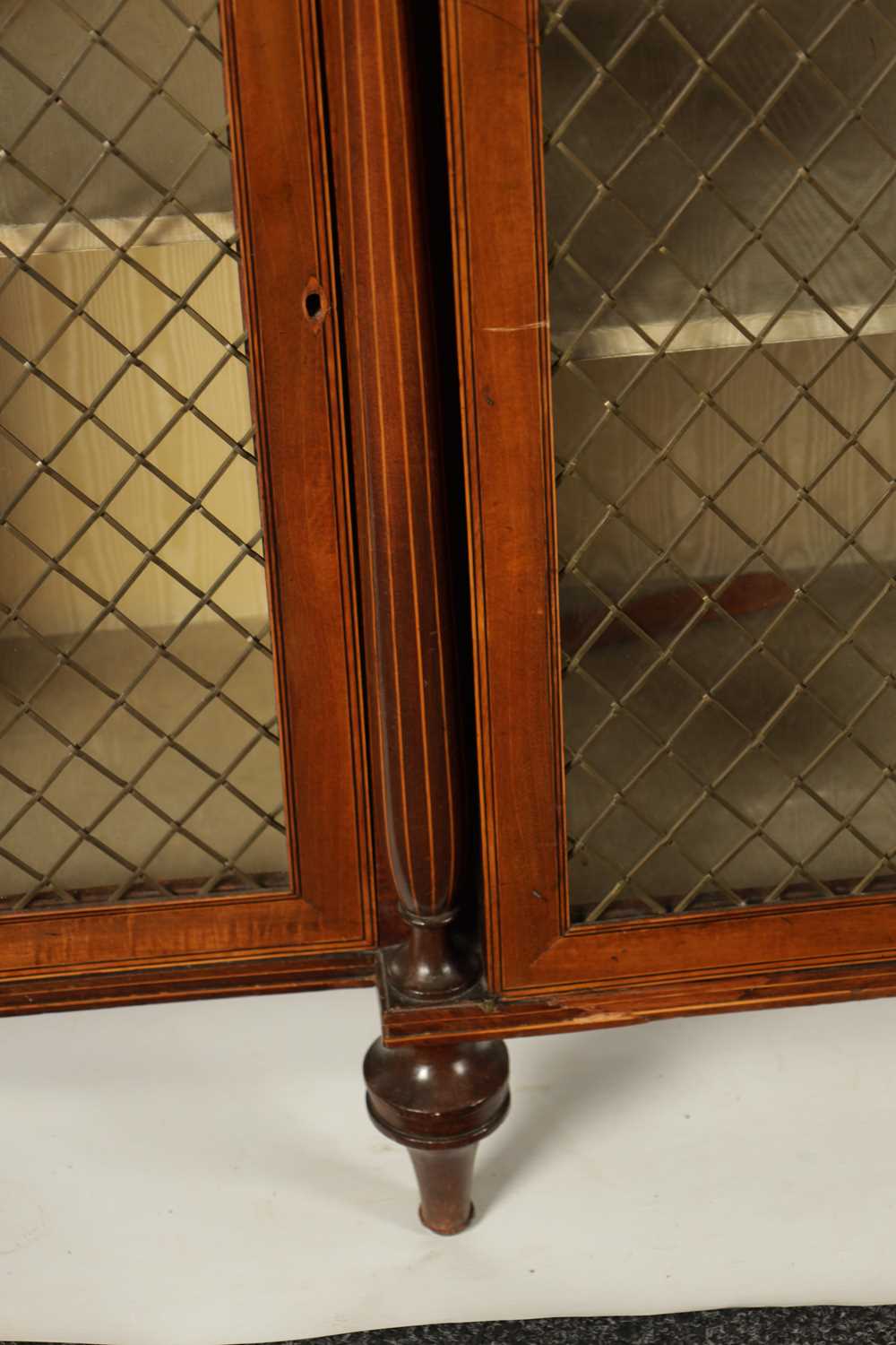 A FINE GEORGE III SATINWOOD BANDED AND INLAID FIGURED MAHOGANY BREAKFRONT SIDE CABINET - Image 3 of 6