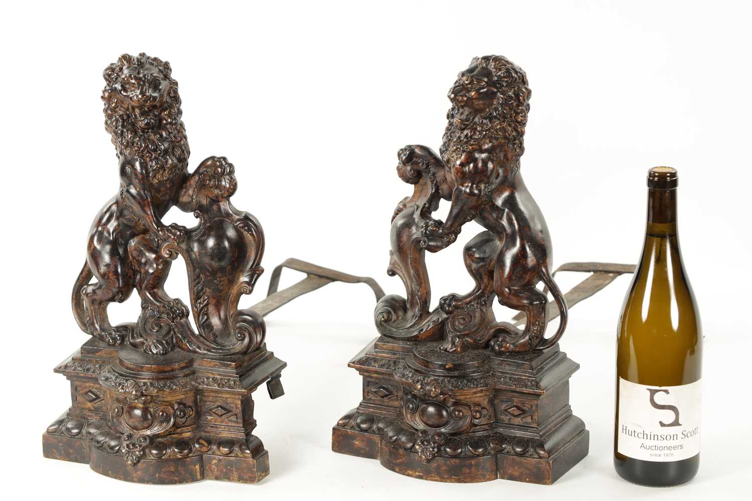 A PAIR OF 19TH CENTURY BRONZE SCULPTURED CHENETS - Image 4 of 6