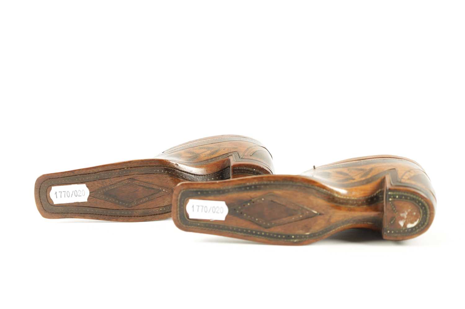 A PAIR OF EARLY 19TH CENTURY EUROPEAN ‘SHOE’ SNUFF BOXES - Image 7 of 8