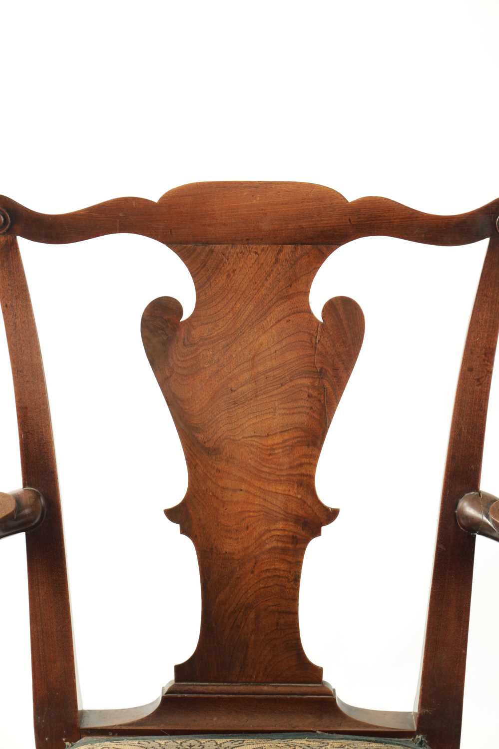 AN 18TH CENTURY FIGURED MAHOGANY COMMODE CHAIR - Image 5 of 6