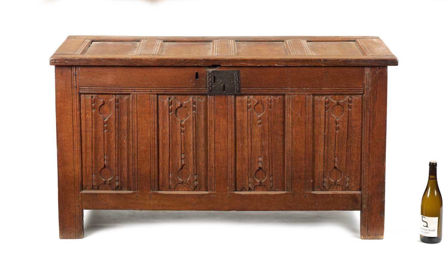 A 17TH CENTURY CARVED OAK LINEN FOLD COFFER - Image 2 of 11