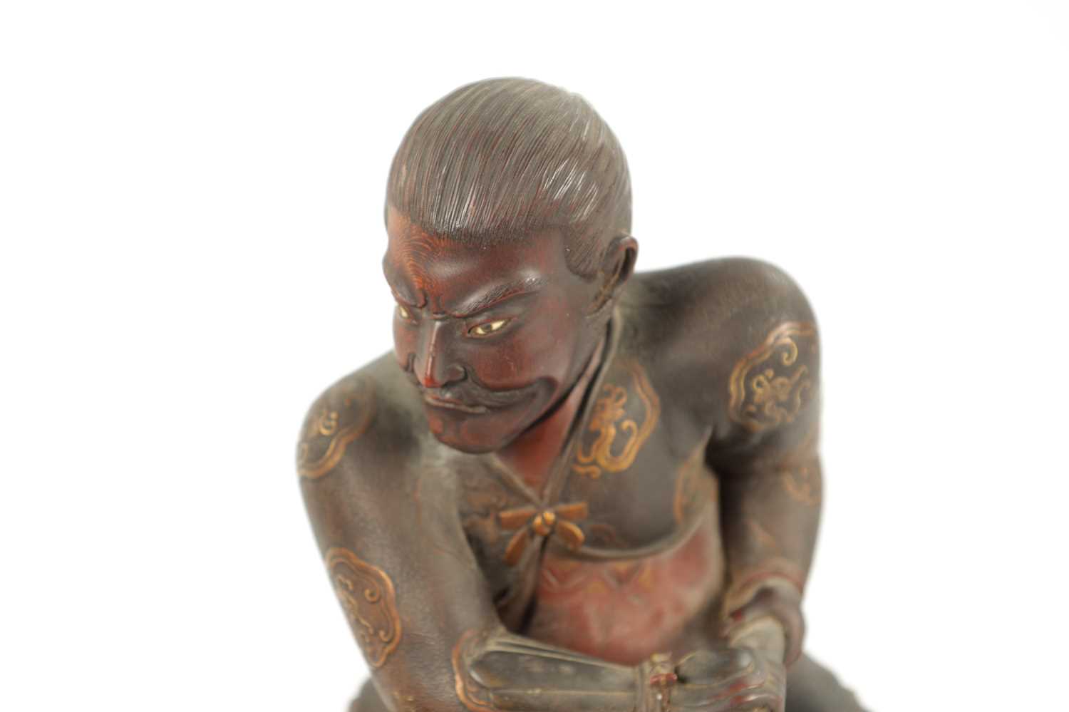 A LARGE MEIJI PERIOD JAPANESE CARVED LACQUERED SCULPTURE - Image 4 of 10