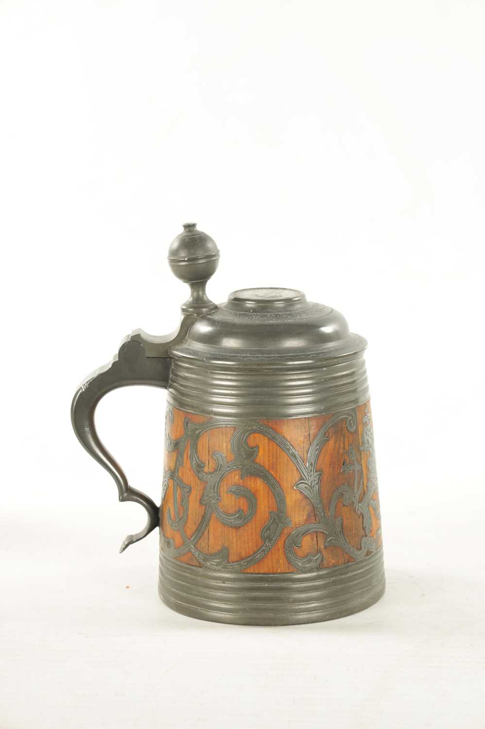 A 19TH CENTURY SWEDISH COMMEMORATIVE OAK AND PEWTER TANKARD - Image 7 of 8