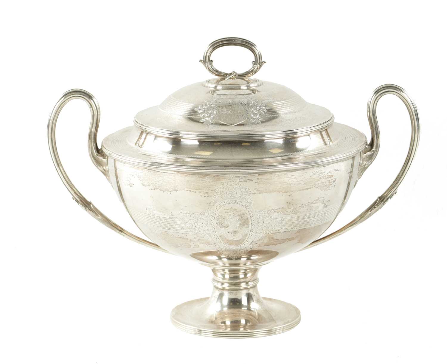 A LARGE LATE 19TH CENTURY SILVER SOUP TUREEN